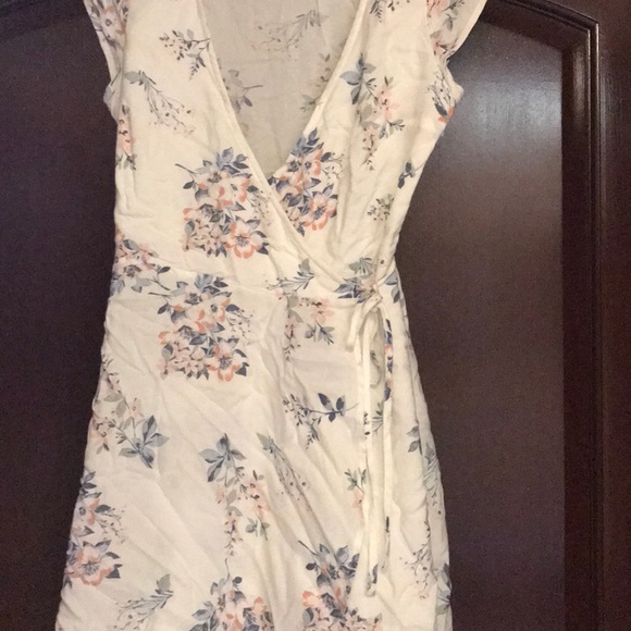 Hollister wrap dress - Picture 4 of 7